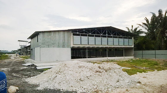 AiSi ASTM โรงเลี้ยงไก่เหล็ก โครงสร้างเหล็ก โรงเลี้ยงไก่ตามความต้องการ